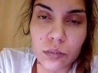 Îmi place sexul! Am descoperit asta foarte devreme – și îmi place să experimentez cu el în tot felul de moduri ;)Sunt foarte aventuroasă și îmi place lucruri puțin perverse... deși uneori îmi plac și o abordare mai blândă ;)Desigur, aș putea scrie mai multe despre mine, dar ar fi prea mult – așa că nu ezita să-mi trimiți un mesaj. Abia aștept să stăm de vorbă {zâmbet}Vino să mă vizitezi în fața camerei! Sunt sigură că nu vom distra de minune împreună. Dacă ai o cerere pentru un videoclip, anunță-mă și vom vedea dacă pot să o realizez ;):*