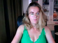 Ik ben een geile jonge milf van 28 jaar, mijn grootste kick is jou lekker laten komen.
Kletsen, of heerlijk geilen? Het kan allemaal! Bij mij ben je van harte welkom. Daarnaast is alles bespreekbaar, en doe ik ook dingen op verzoek, maar dit wil ik wel op tijd weten!

Kom jij lekker van mij genieten, en ik van jou?