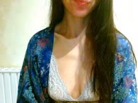 Beschreibung für Personen über 30: Ich bin Tierärztin, ichliebe es zu kochen und Kuchen zu backen. Ich bin freundlich, ausgeglichen und weiß, wie man sich benimmt. Und Kopfschmerzen habe ich nie {puścić oczko}Beschreibung für Jüngere: Ich tanze gerne, mache Quatsch, kippe ein Bier in 3 Sekunden und kann die ganze Nacht durchvögeln.