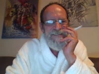 Bonjour les amours ! Je suis un mec simple qui aime avant tout s’amuser avec vous. Je ne me prend pas au serieux et ne me vante pas d’avoir un super sexe !!! J’adore les hommes et les femmes jeunes et moins jeunes, les petits et les gros seins ainsi que les belles bites et les jolies fesses (bref tout ce qui fait l