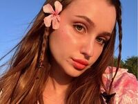 free chat ElisaHeathe