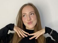 naughty cam girl masturbating with dildo MertieStaheli