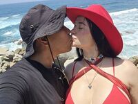 livecam picture NahomiAndLeo