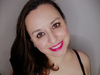 naked cam chatroom AdelaAlbaNatural