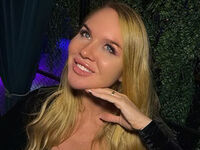 camslut showing tits AlesiaStrict