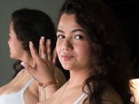 masturbating camgirl AliceMorellli