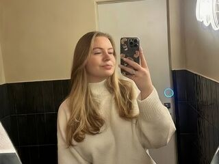 nude camgirl photo AryaThomas