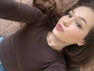 fingering girl cam BeaBellotti