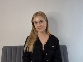 hot cam girl masturbating BellaMonson