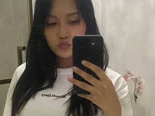 nude webcamgirl BerniceMaguire