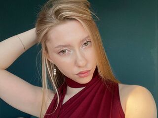 naughty camgirl masturbating with vibrator CarylonBenzer