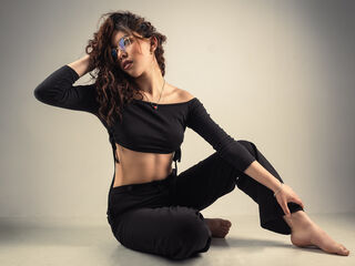 naked camgirl masturbating with vibrator ChloeSteele