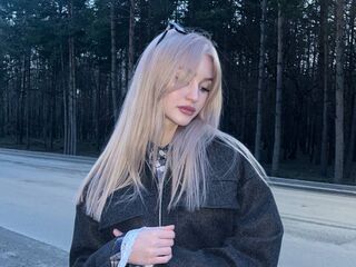 camwhore fingering shaved pussy ClarineTimson