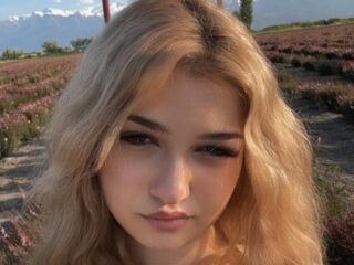 camgirl masturbating with vibrator CloudyFox