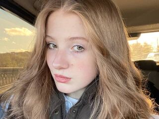 naughty camgirl masturbating with vibrator DaniellaSunshine