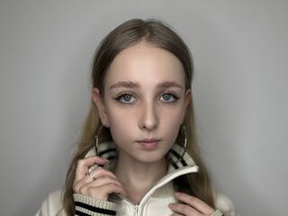 topless camgirl DessieBusche