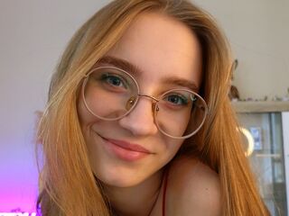 nude webcamgirl pic ElwynaAldis