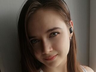 cam girl showing tits EmilieMollo