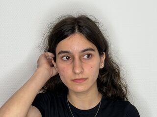 naked girl with webcam masturbating with vibrator FondaYarbro