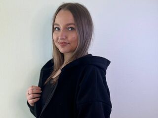 camwhore masturbating with vibrator HortenciaAldi