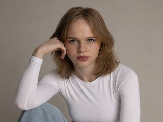 naked camgirl KayleenElms
