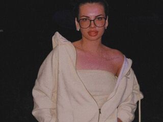 naked camgirl masturbating with vibrator KimbraHammon