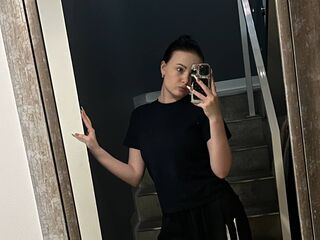 camgirl chat room KiraBentley