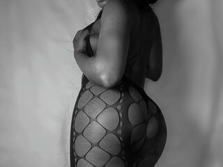 camslut masturbating LauraDawren