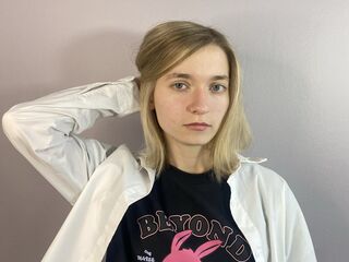 cam girl playing with sextoy LinnieBlackner