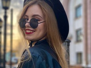 camwhore masturbating with vibrator MaiaOshman