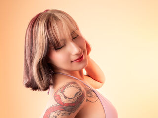 cam girl playing with dildo MelodyVox