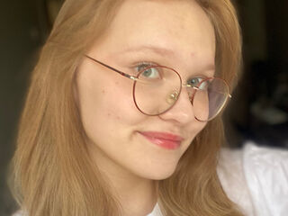 naked webcamgirl MicahCussins