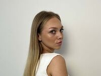 live webcam performer MiyokoShimsky