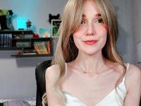 topless camgirl MomoAlice