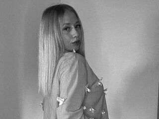 naked girl with webcam masturbating with vibrator RicardaBlechman