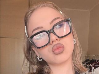 girl SaraBaier