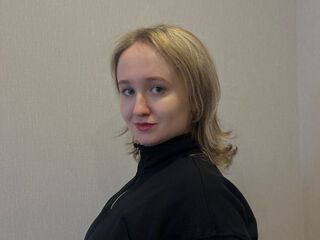 naughty camgirl fingering pussy SuzannKernes