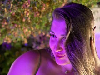 hot cam girl masturbating with sextoy TarahZullo