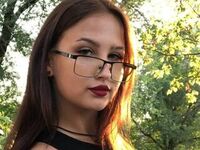 naughty cam girl fingering shaved pussy TiffaneyHews