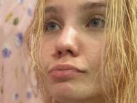 chat room live show YallyGreen