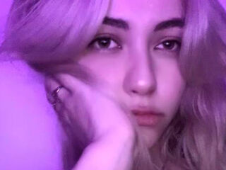 hot cam girl spreading pussy YukiVelvet