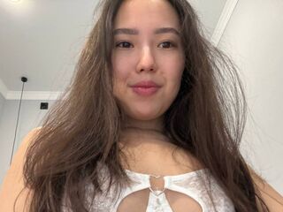 camwhore fingering shaved pussy miiavixen
